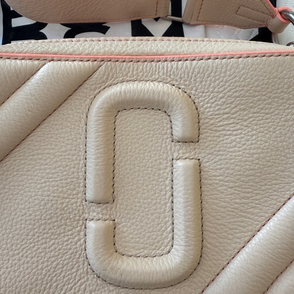 Marc Jacobs Snapshot Bag In Light Tan And Coral P… - image 2
